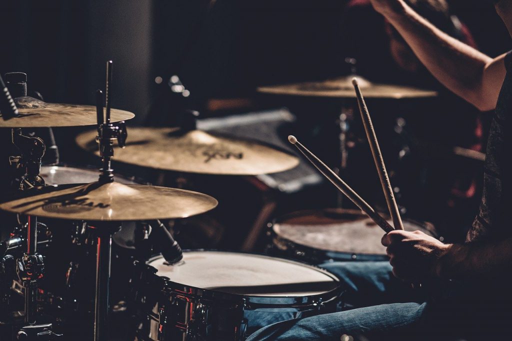 afvallen na de Feestdagen? Start met drummen, Akoestisch of elektrisch